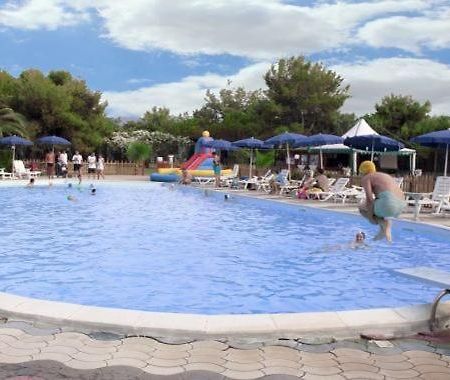 Vela Club Hotel & Appartamenti Rodi Garganico Exteriör bild