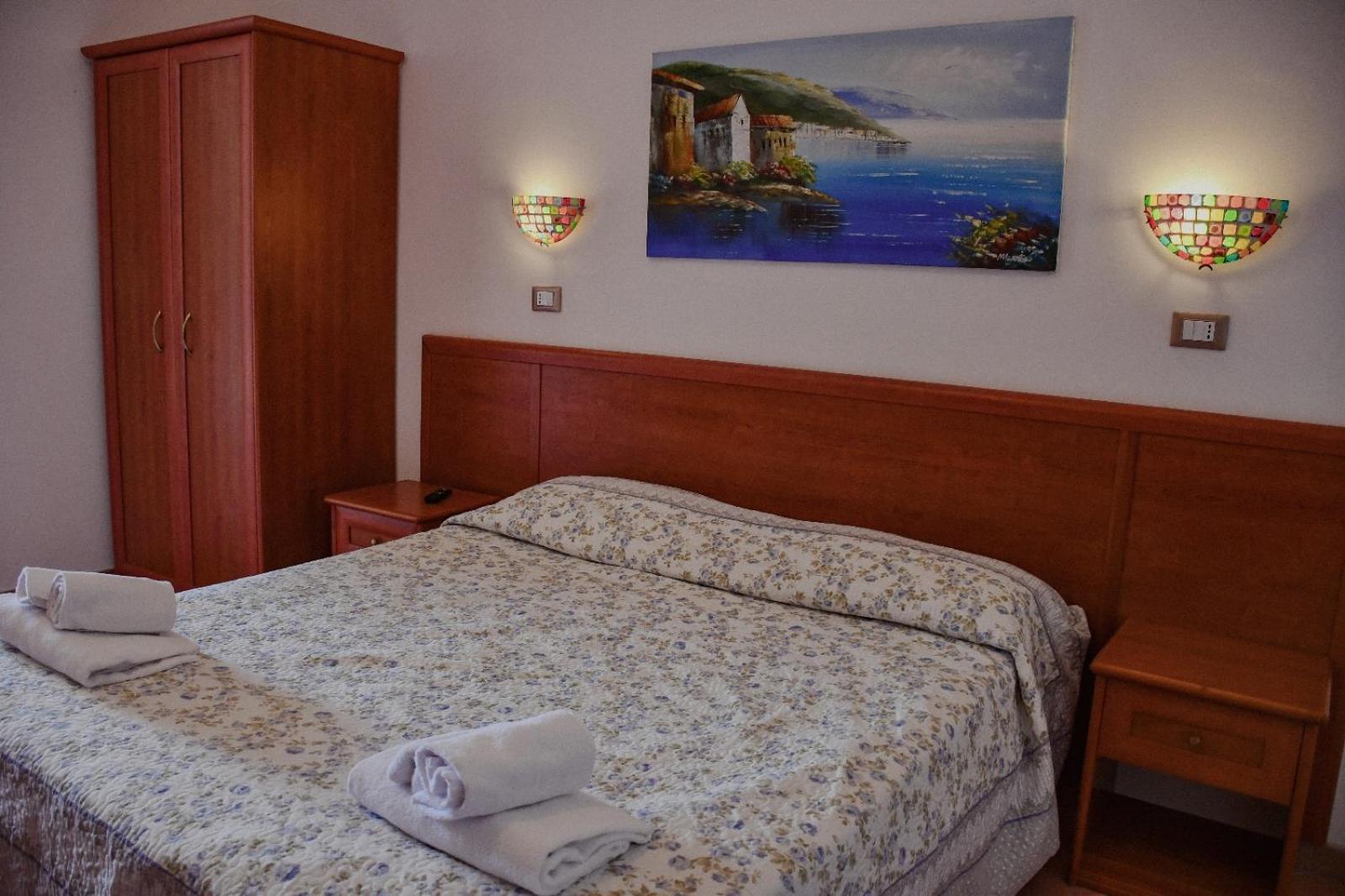 Vela Club Hotel & Appartamenti Rodi Garganico Exteriör bild