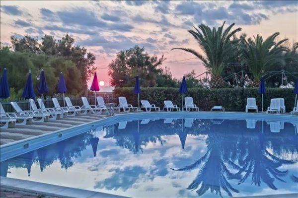 Vela Club Hotel & Appartamenti Rodi Garganico Exteriör bild