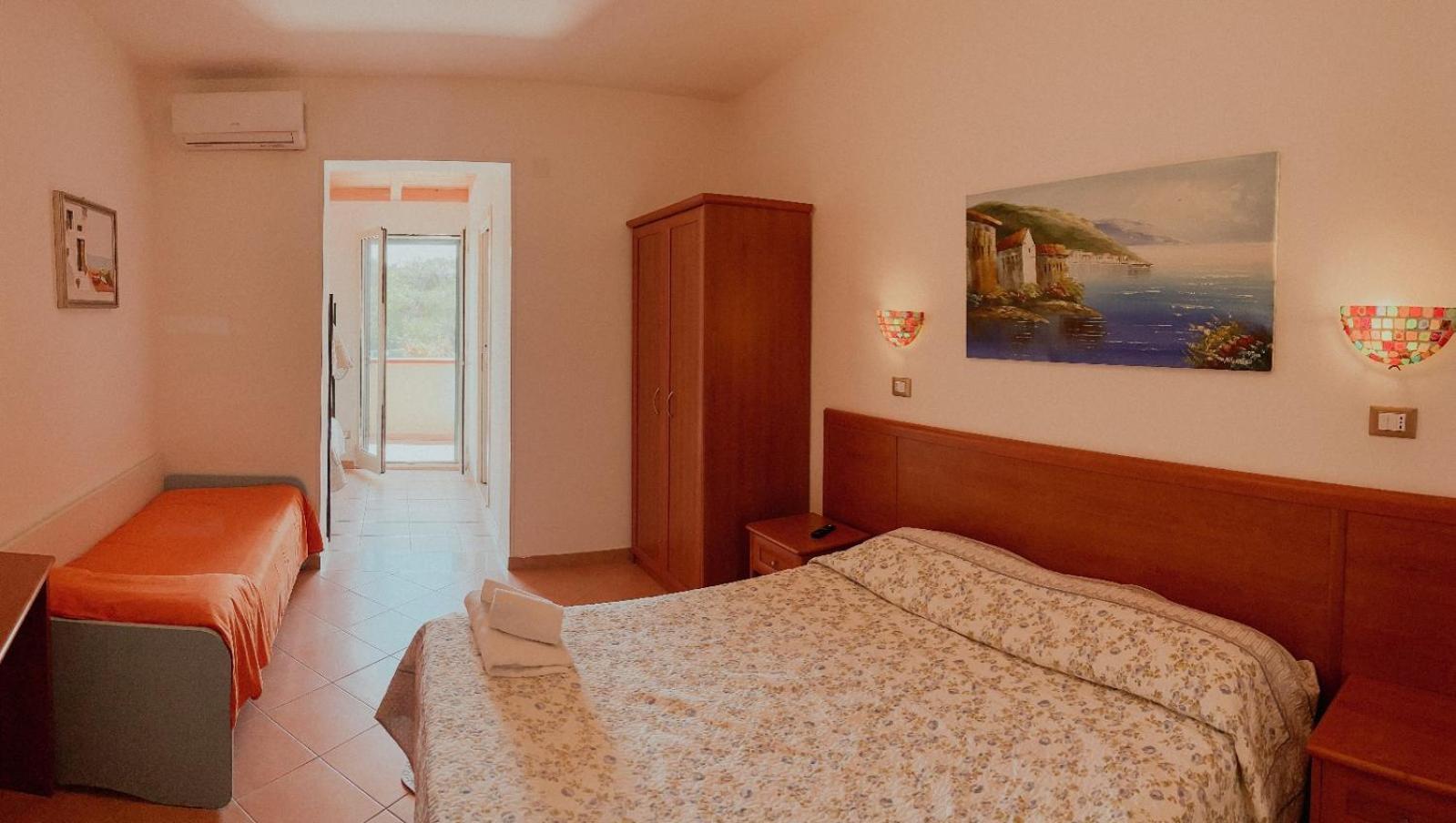 Vela Club Hotel & Appartamenti Rodi Garganico Exteriör bild